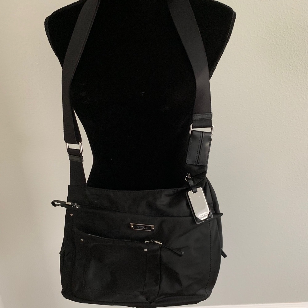TUMI BLACK MESSENGER BAG